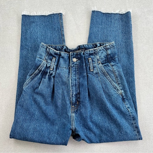Abercrombie and Fitch Mom Jean. High Waist. Size 4/27. - Picture 4 of 9